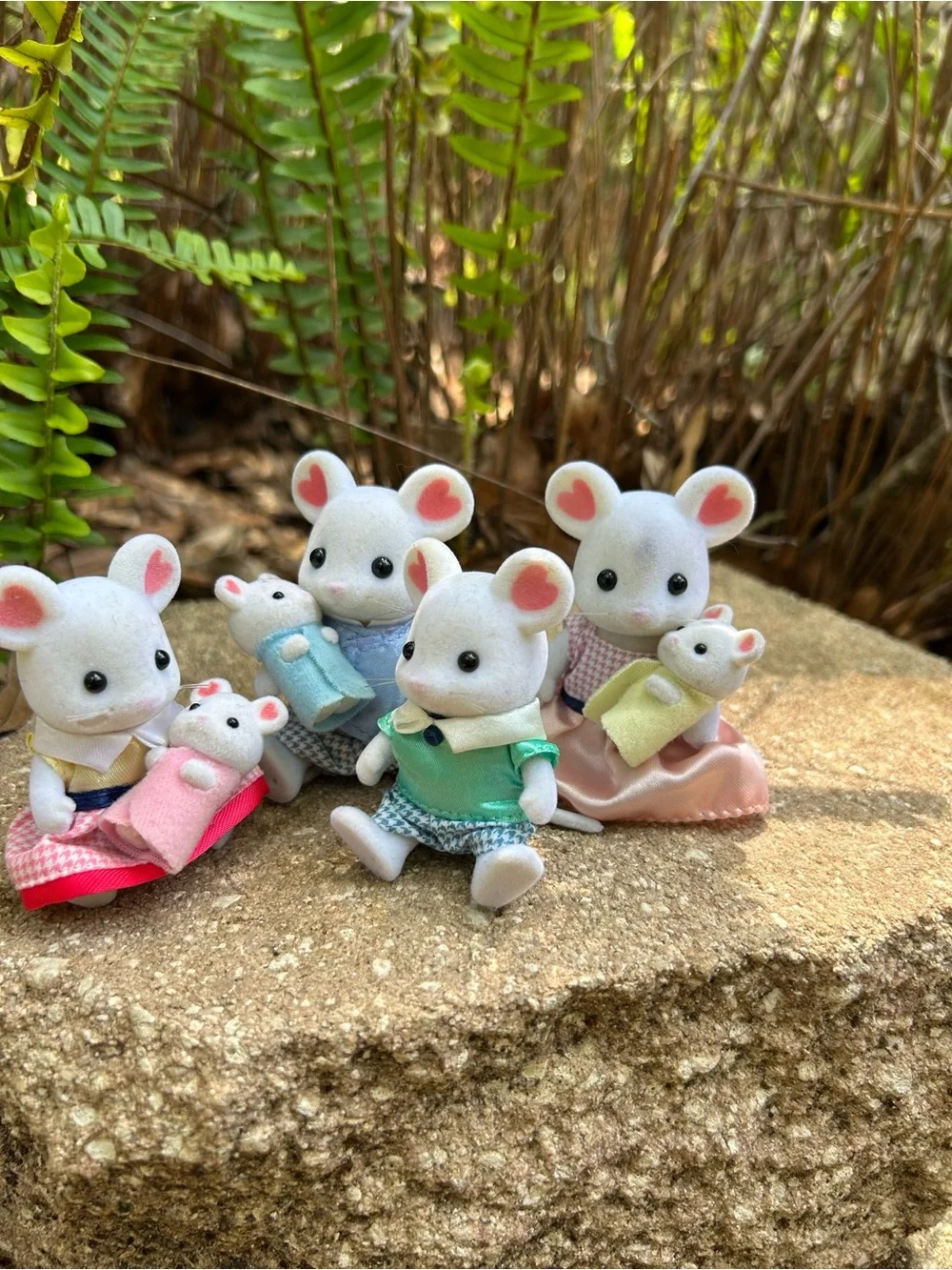 Calico Critters Marshmallow Family - Picture 2 of 3